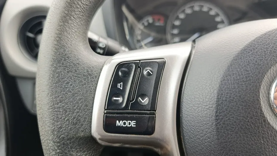 TOYOTA Yaris -