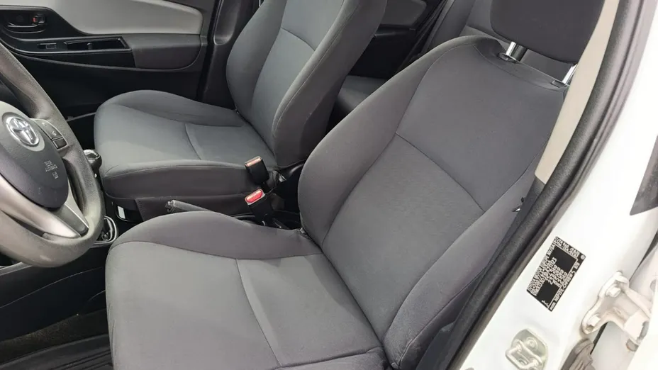 TOYOTA Yaris -