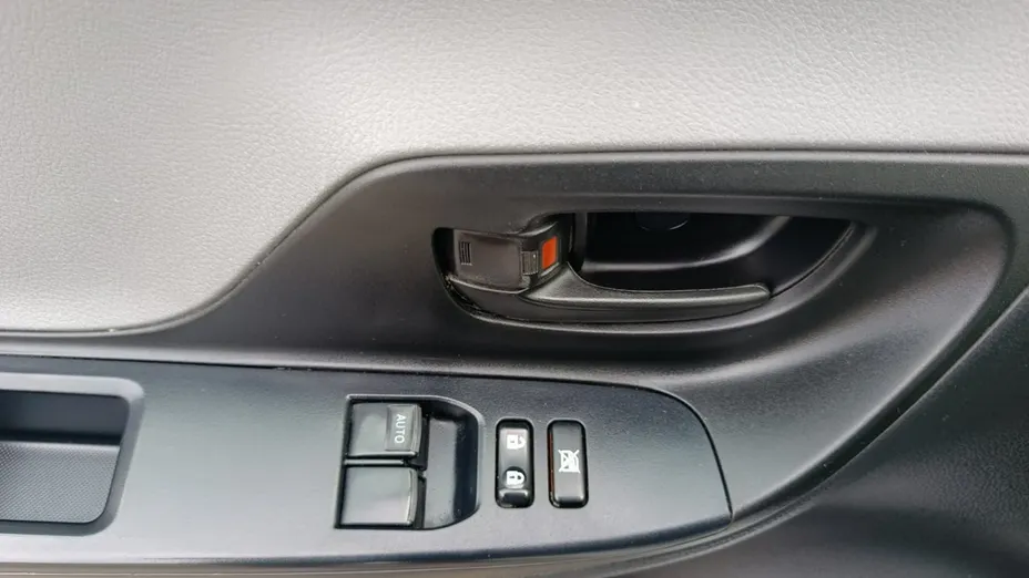 TOYOTA Yaris -