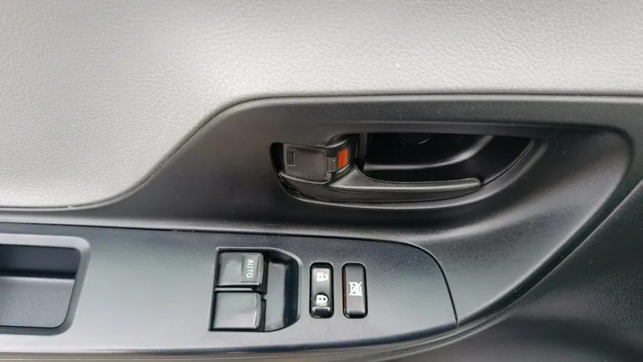 TOYOTA Yaris -