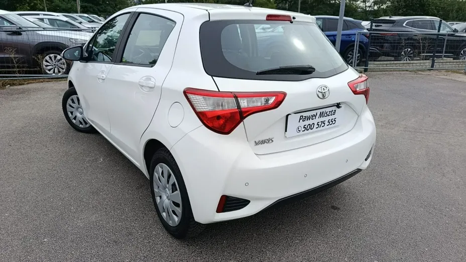 TOYOTA Yaris -