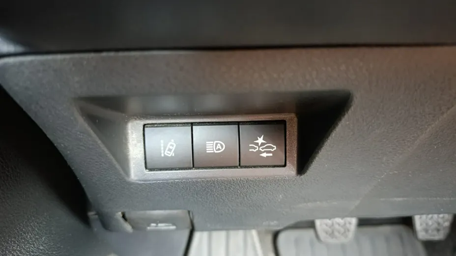 TOYOTA Yaris -