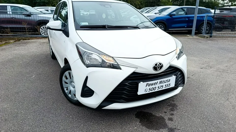 TOYOTA Yaris -
