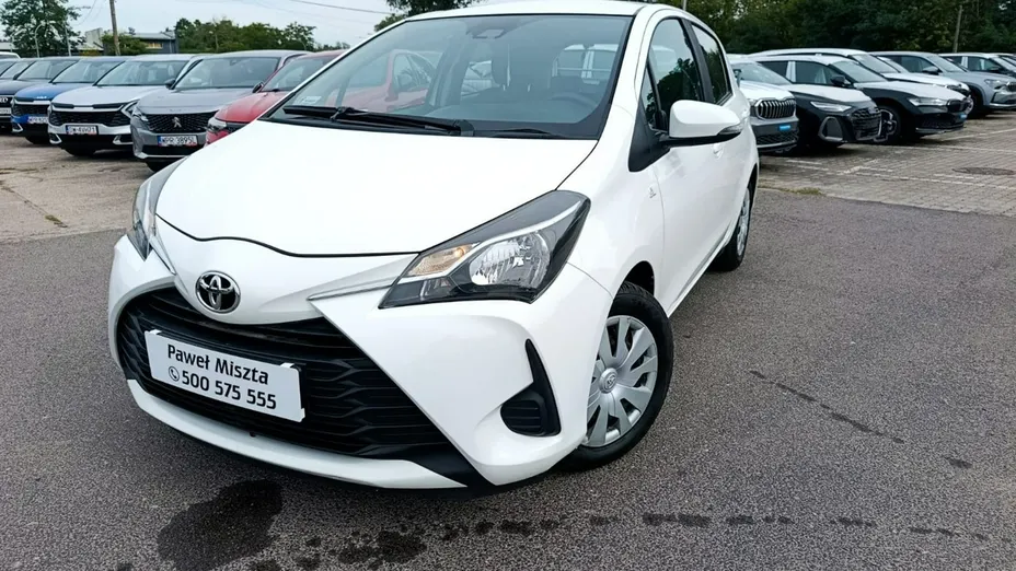 TOYOTA Yaris -
