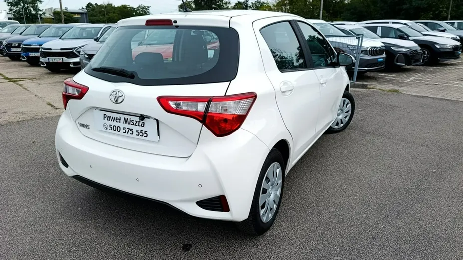 TOYOTA Yaris -