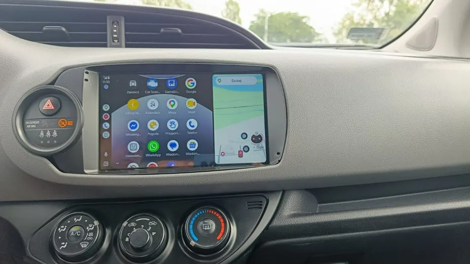 TOYOTA Yaris -