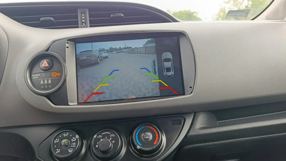 TOYOTA Yaris -