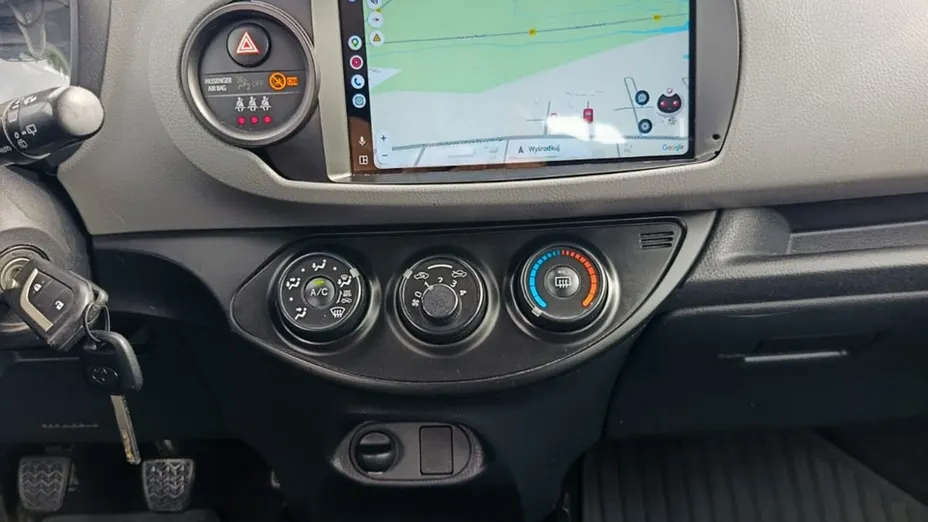 TOYOTA Yaris -