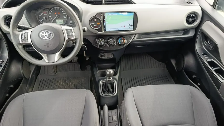 TOYOTA Yaris -