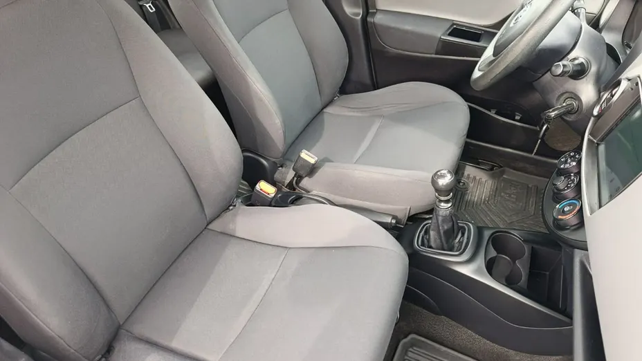 TOYOTA Yaris -