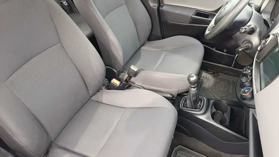 TOYOTA Yaris -