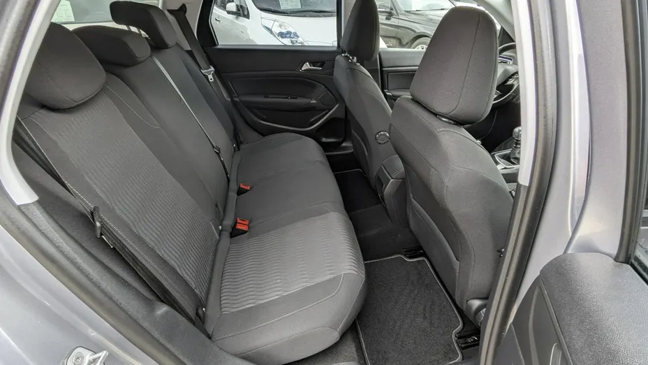 PEUGEOT 308 -