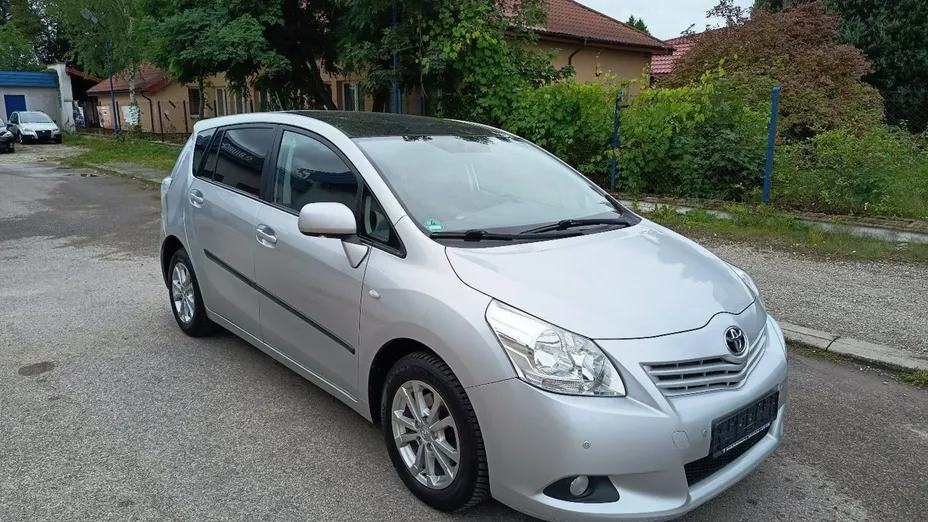 TOYOTA Verso -