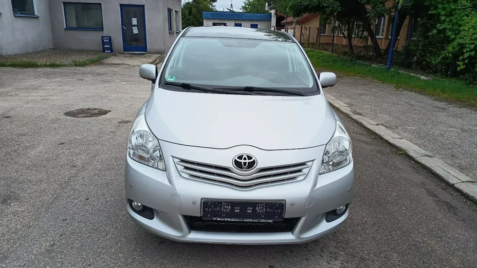 TOYOTA Verso -