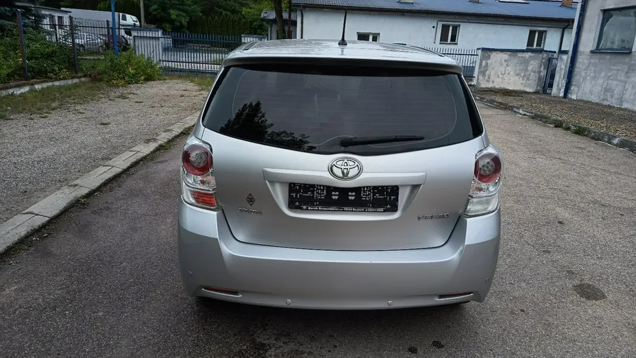 TOYOTA Verso -