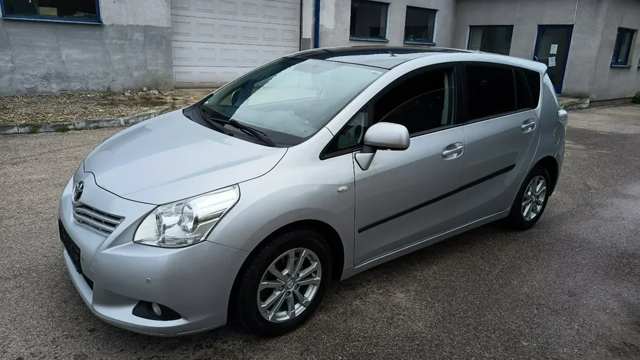 TOYOTA Verso -
