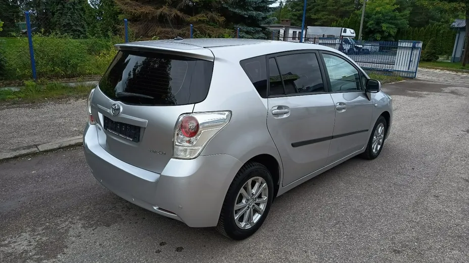 TOYOTA Verso -