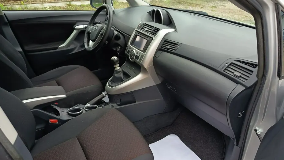 TOYOTA Verso -