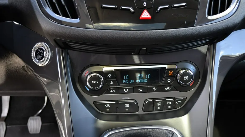 FORD Kuga -