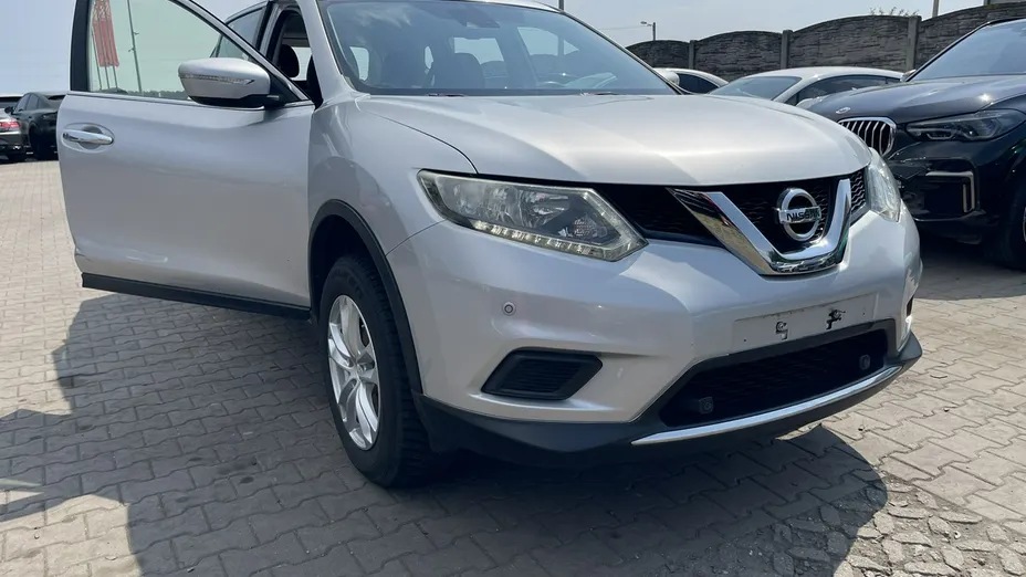 NISSAN X-Trail -