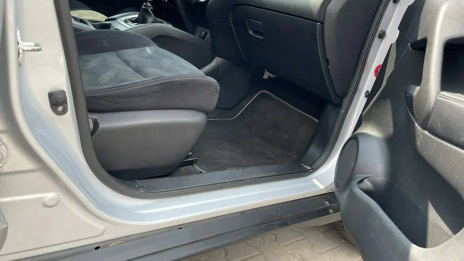 NISSAN X-Trail -
