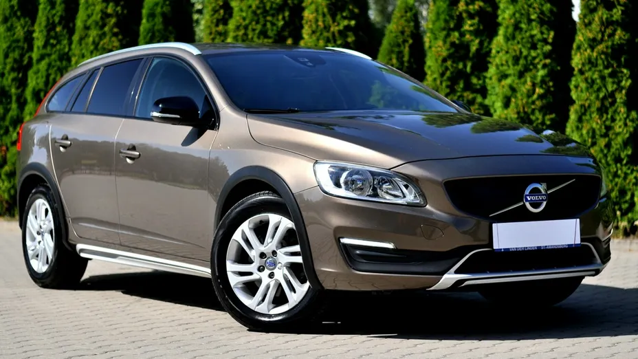 VOLVO V60 -