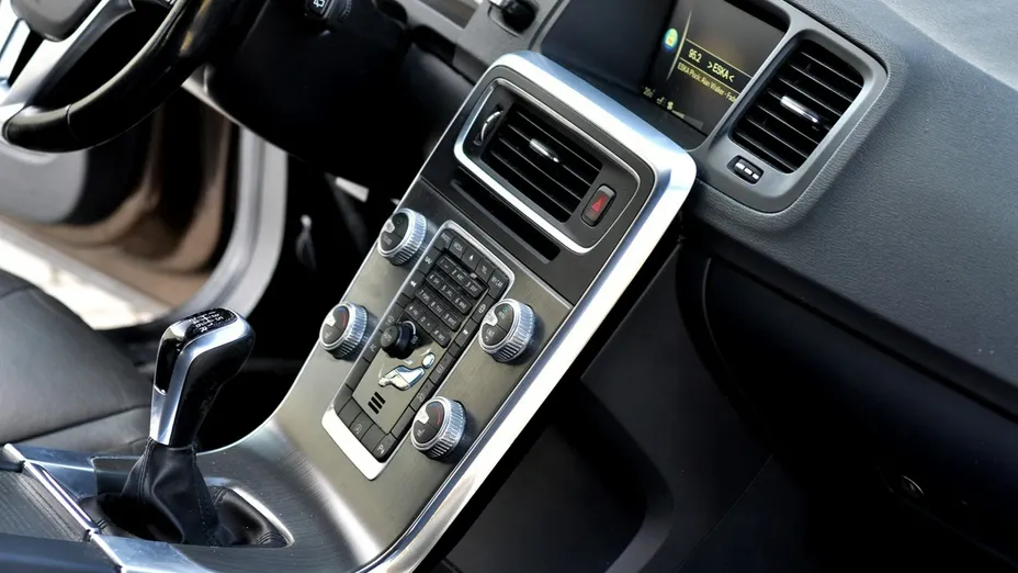 VOLVO V60 -
