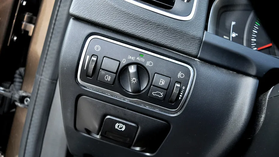 VOLVO V60 -
