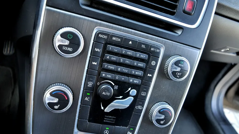 VOLVO V60 -