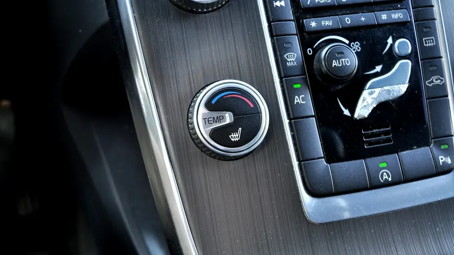 VOLVO V60 -