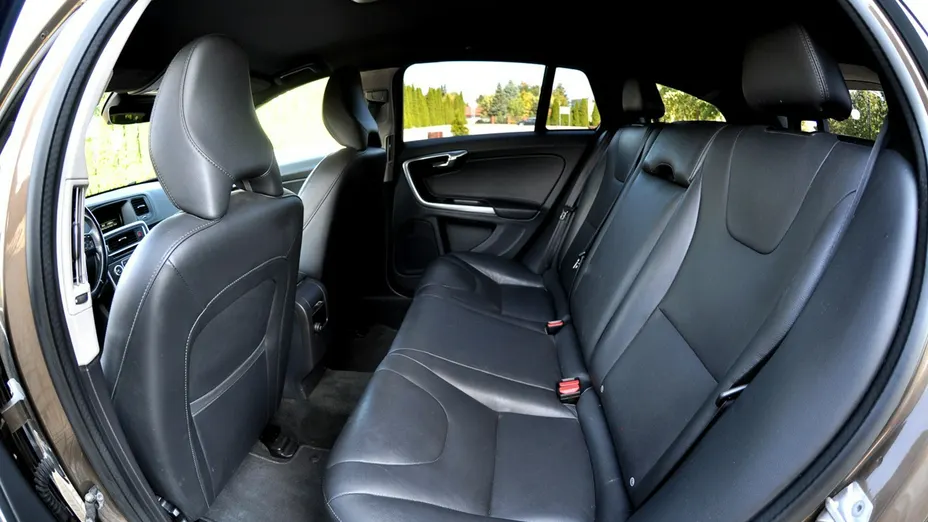 VOLVO V60 -