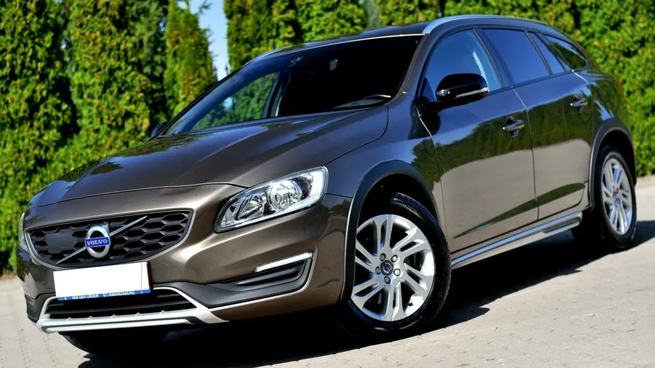 VOLVO V60 -
