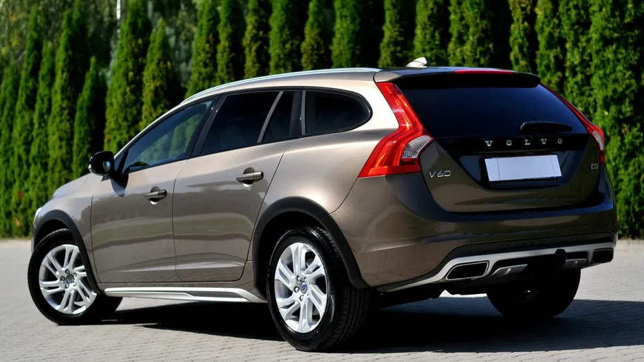 VOLVO V60 -