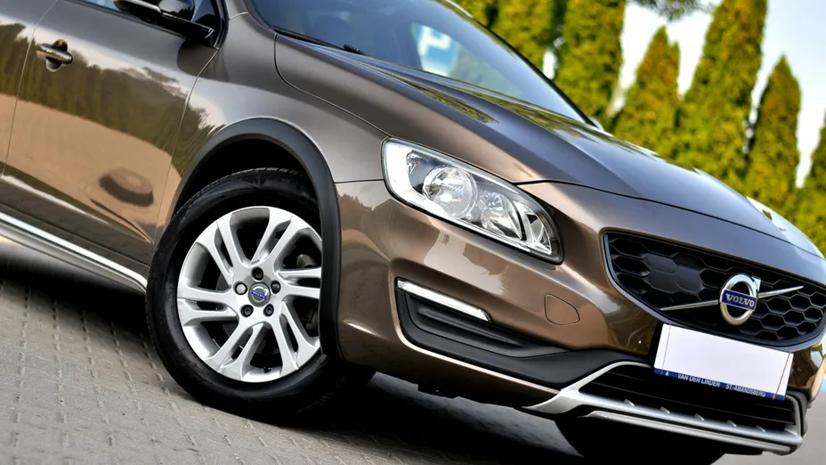 VOLVO V60 -