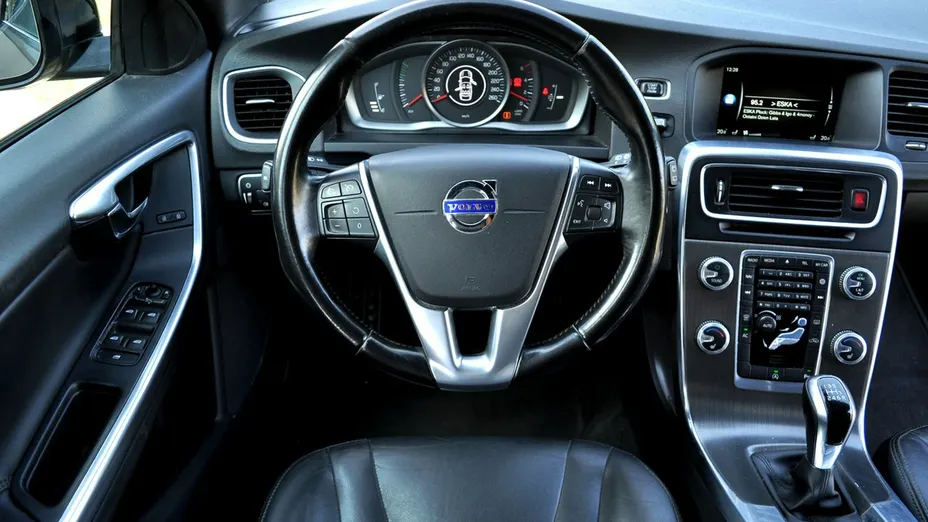 VOLVO V60 -