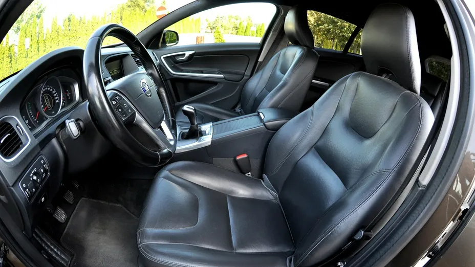 VOLVO V60 -