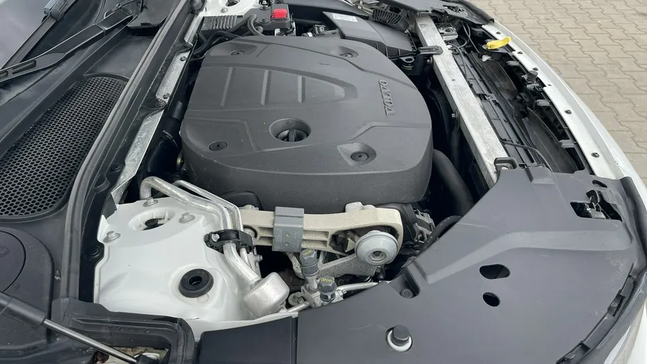 VOLVO V90 -