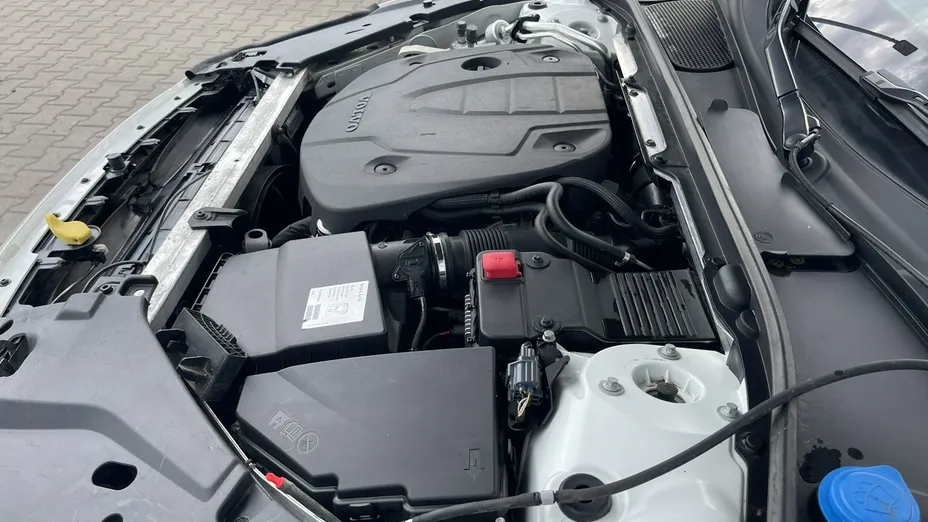VOLVO V90 -