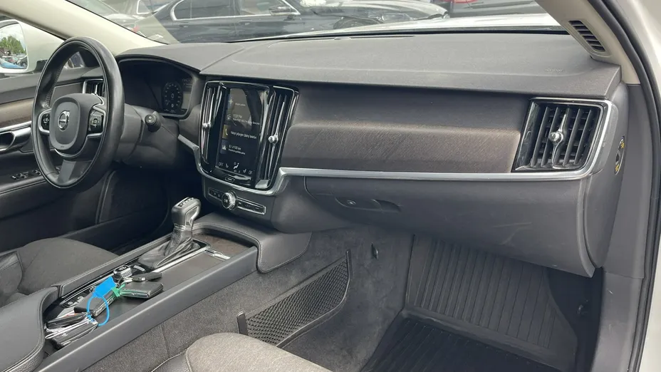 VOLVO V90 -