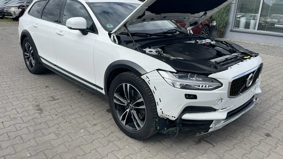 VOLVO V90 -