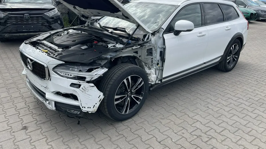 VOLVO V90 -