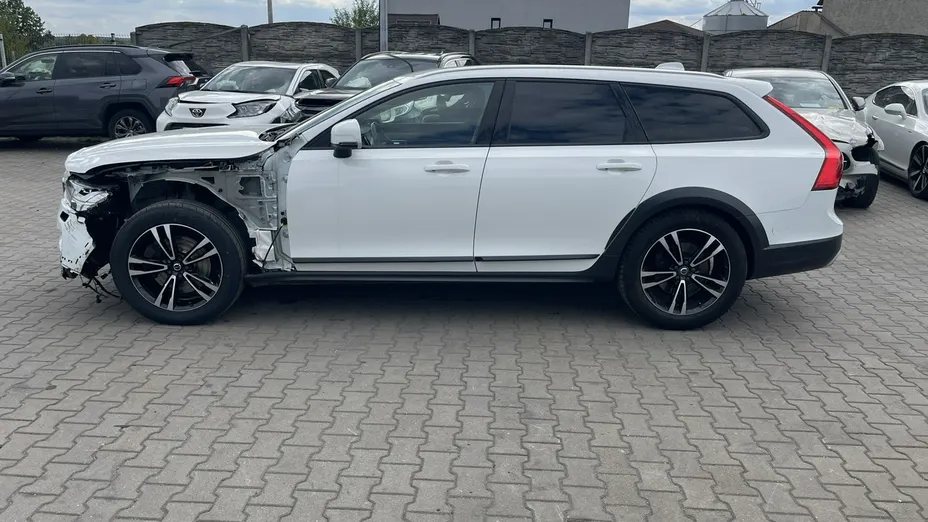 VOLVO V90 -