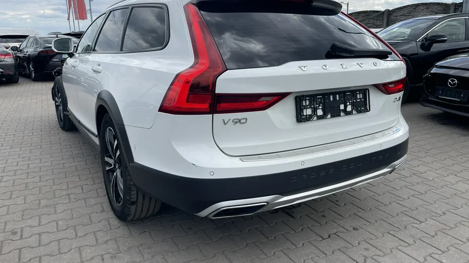 VOLVO V90 -