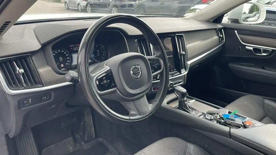 VOLVO V90 -