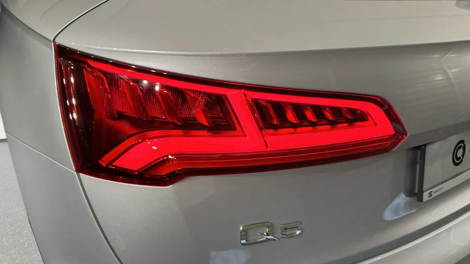 AUDI Q5 -