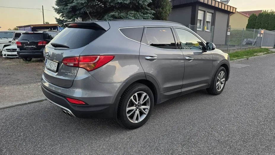 HYUNDAI Santa Fe -