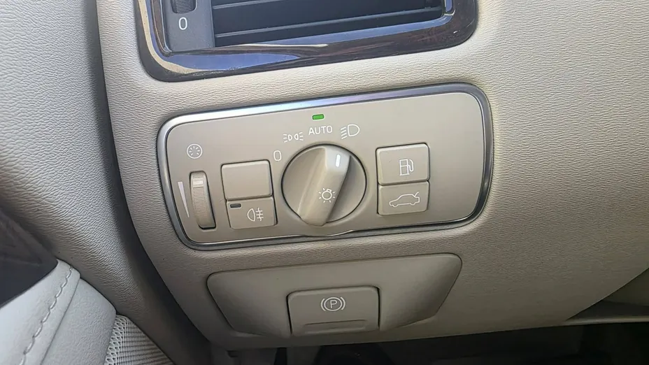 VOLVO XC70 -