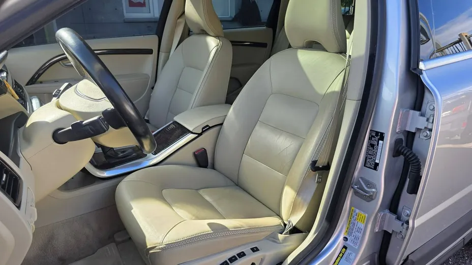 VOLVO XC70 -