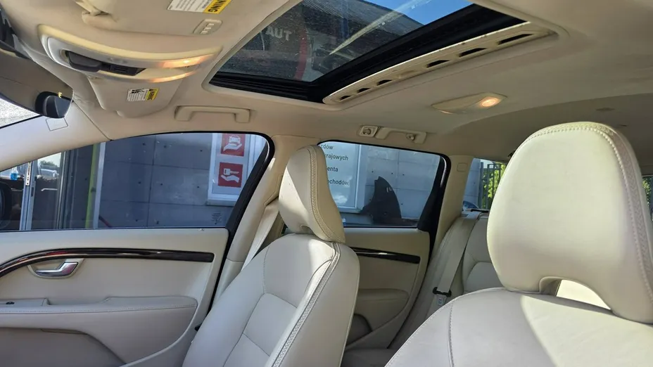 VOLVO XC70 -
