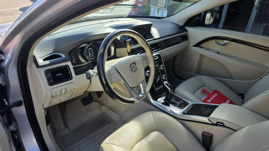 VOLVO XC70 -